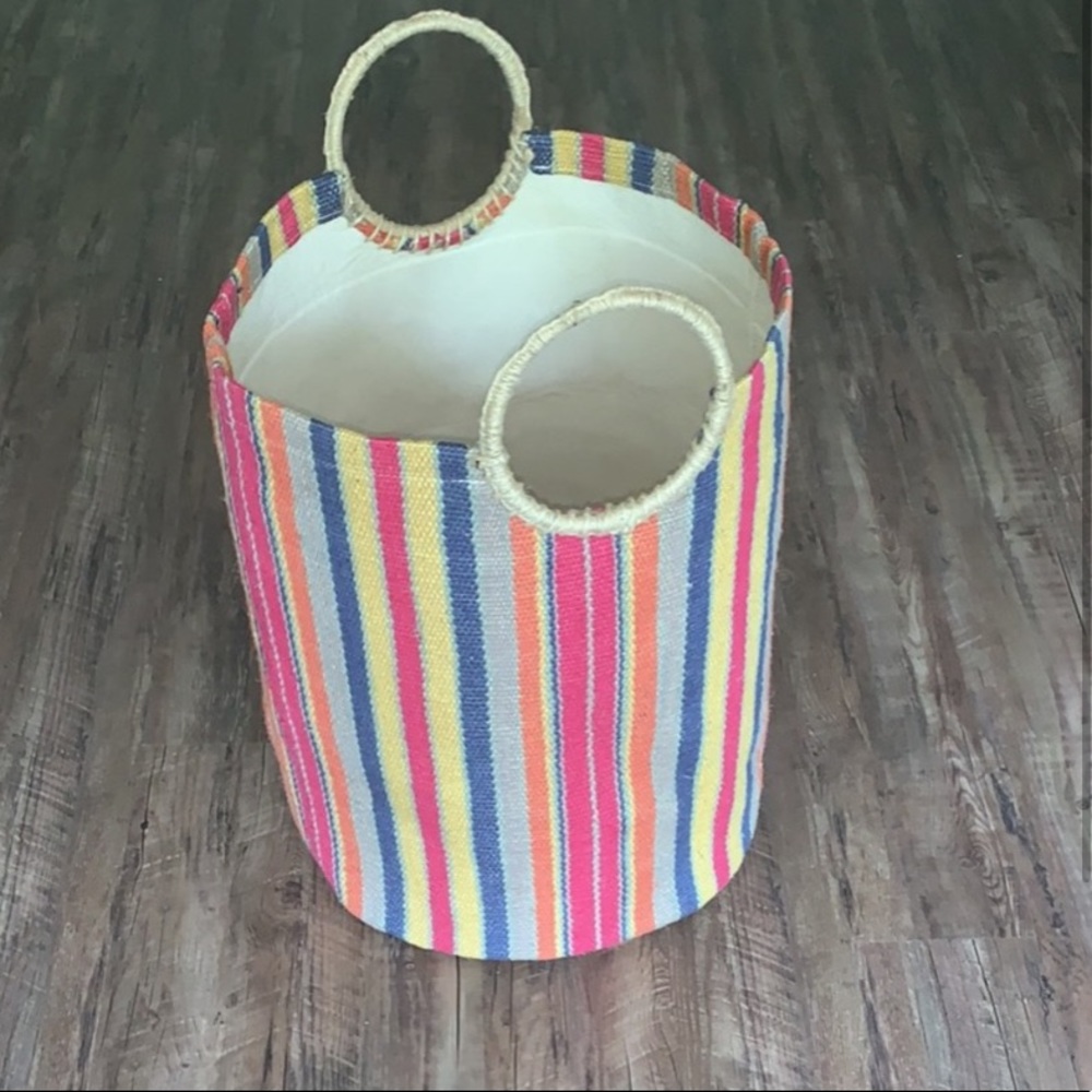 Blanket basket